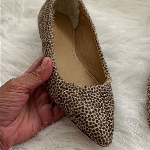 UGG Women's Pink Glitter and Tan Snakeskin Flats 6.5 - Picture 2 of 8